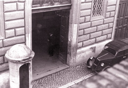 1946